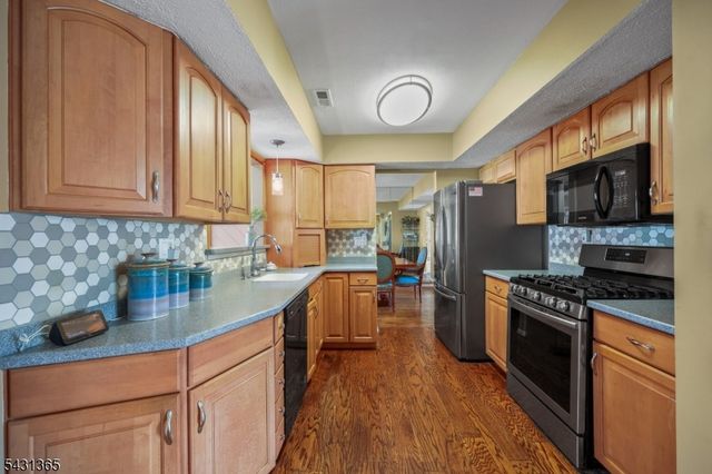 19 Plymouth Ln, Manalapan Twp., NJ 07726