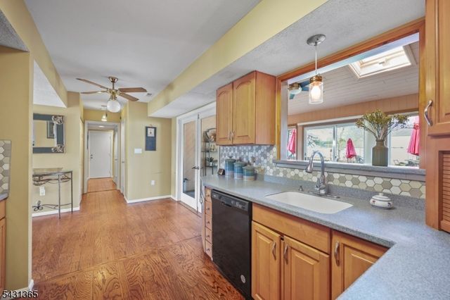 19 Plymouth Ln, Manalapan Twp., NJ 07726