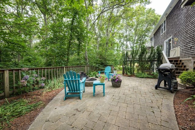 289 Quaker Meeting House Rd, Sandwich, MA 02537
