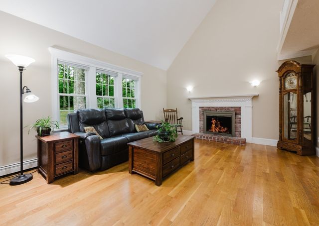 289 Quaker Meeting House Rd, Sandwich, MA 02537