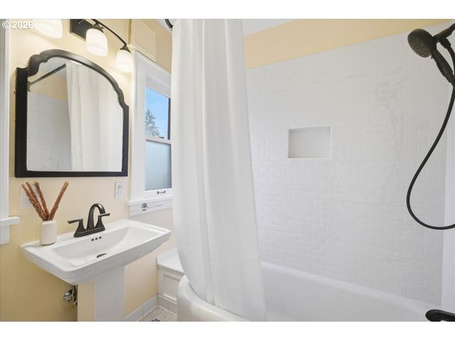 5115 Ne MULTNOMAH St, Portland, OR 97213