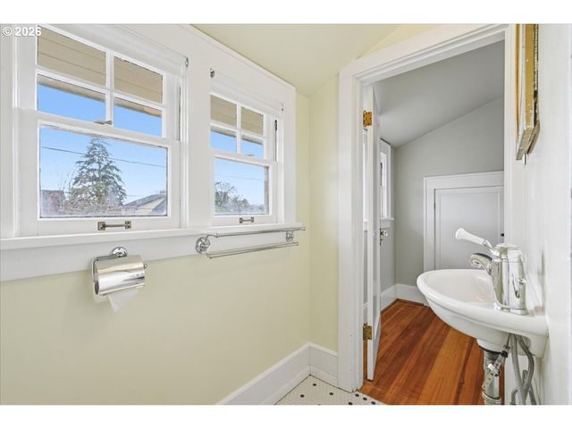 5115 Ne MULTNOMAH St, Portland, OR 97213