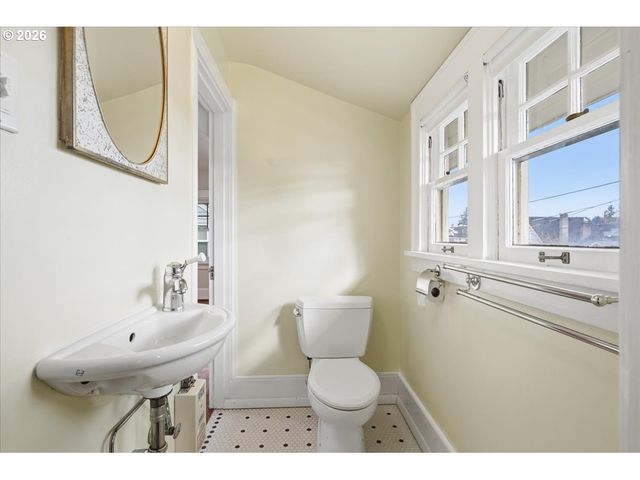 5115 Ne MULTNOMAH St, Portland, OR 97213