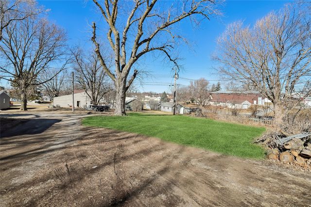 427 West Street, Grinnell, IA 50112