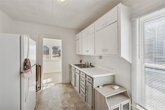 427 West Street, Grinnell, IA 50112