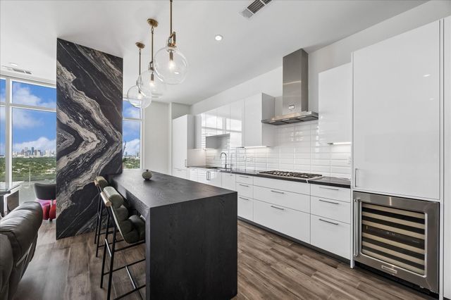 4521 San Felipe Street 2102, Houston, TX 77027