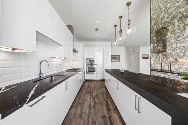4521 San Felipe Street 2102, Houston, TX 77027