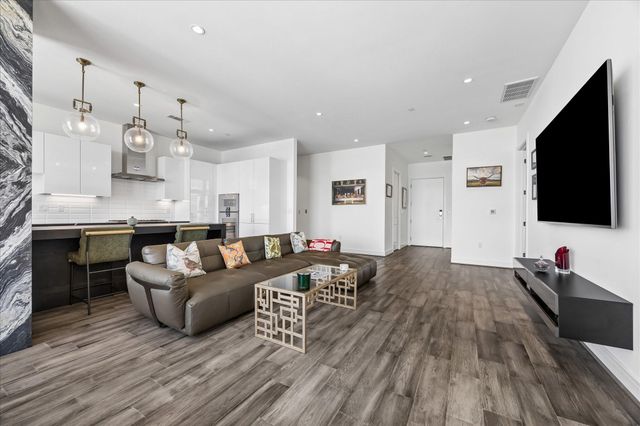 4521 San Felipe Street 2102, Houston, TX 77027