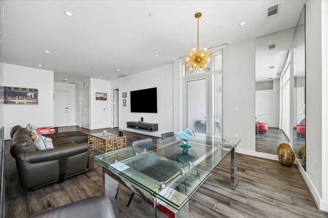 4521 San Felipe Street 2102, Houston, TX 77027