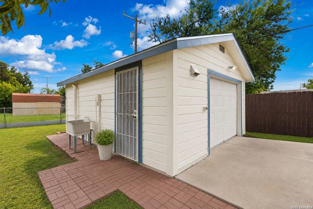 206 Pollydale Ave, San Antonio, TX 78223