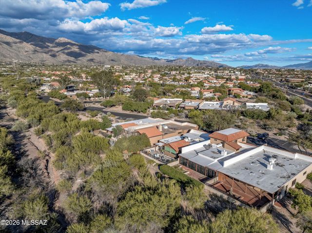 5613 N Calle Del Marques, Tucson, AZ 85718