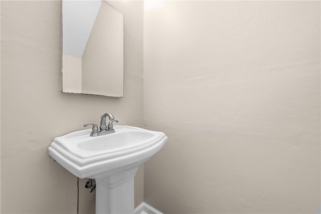 380 Newburn Drive, Scott Twp, PA 15216