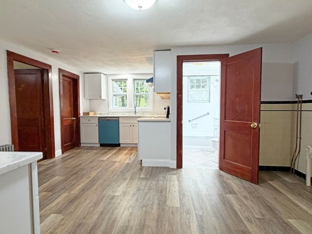 75 Dale St 1, Waltham, MA 02451