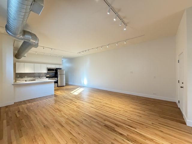 3138 N Lincoln Avenue 1R, Chicago, IL 60657
