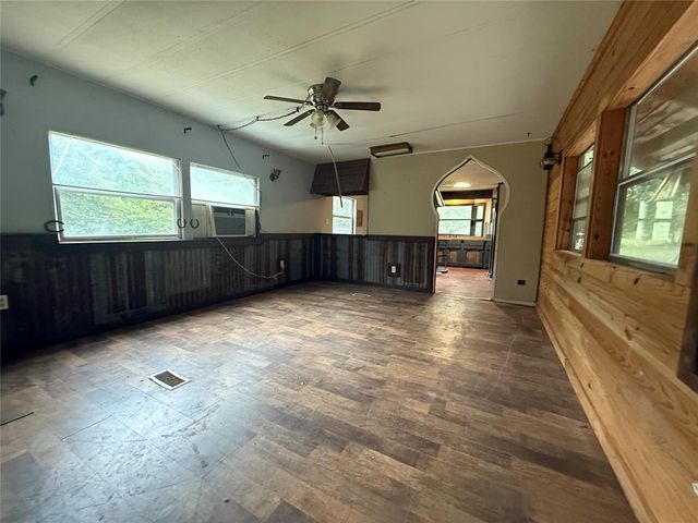 37477 Willow View Road, Tecumseh, OK 74873