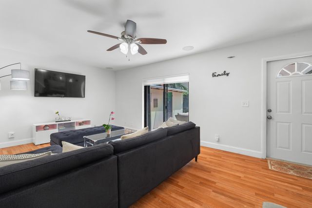 6327 Seven Springs Boulevard B, Greenacres, FL 33463