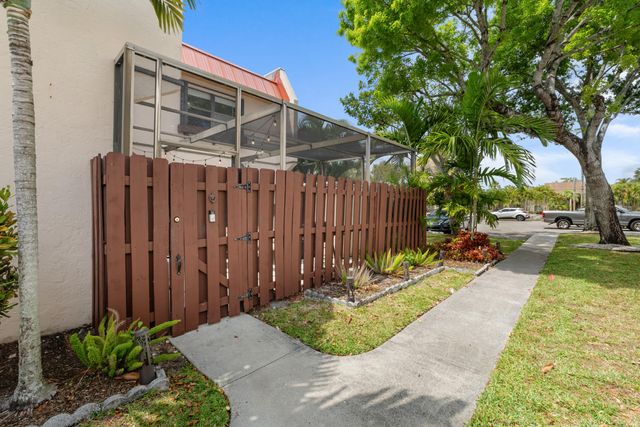 6327 Seven Springs Boulevard B, Greenacres, FL 33463