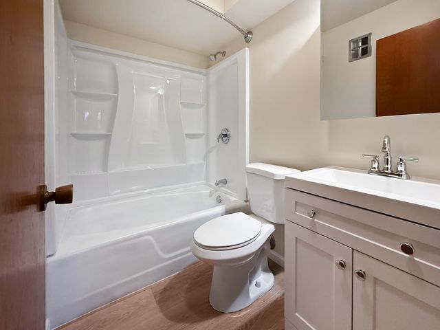 2025 Maple Road 1E, Homewood, IL 60430