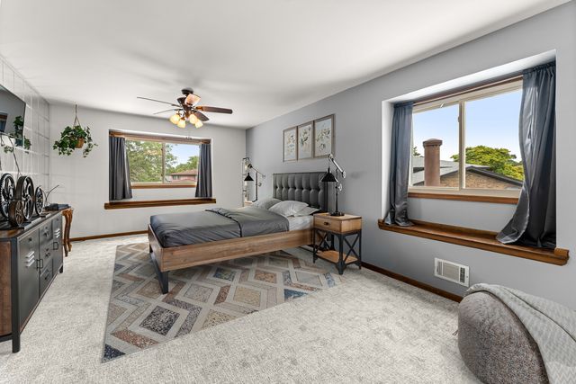 10926 Circle Court, Palos Hills, IL 60465