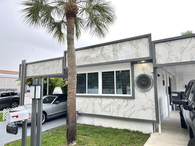 111 Alamanda Lane, Deerfield Beach, FL 33442