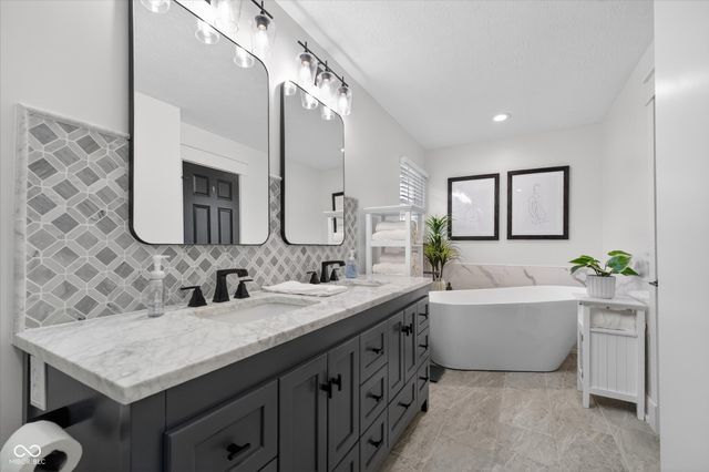 4516 W Easy Street, New Palestine, IN 46163
