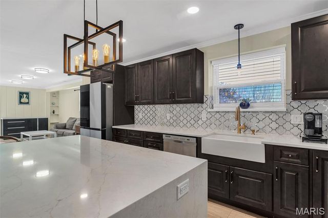 4108 Park Hill Court, Mehlville, MO 63125