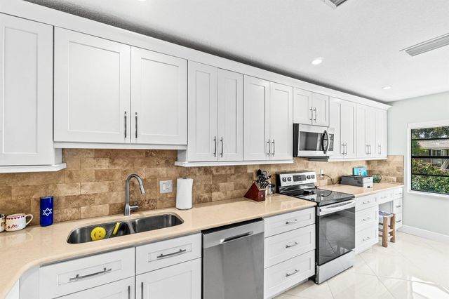 24 Stratford Drive E D, Boynton Beach, FL 33436