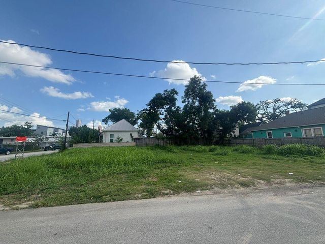 2109 Houston Avenue, Houston, TX 77007