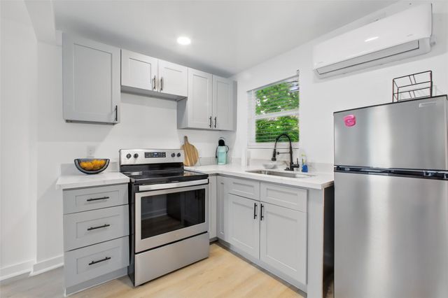 4705 A&B Pease Street, Houston, TX 77023