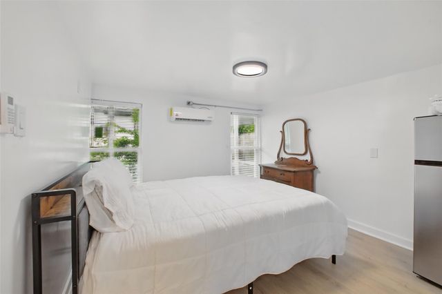 4705 A&B Pease Street, Houston, TX 77023