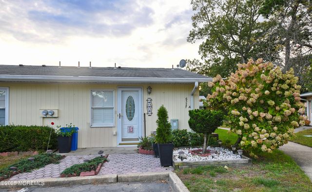 652A Plymouth Drive, Lakewood, NJ 08701