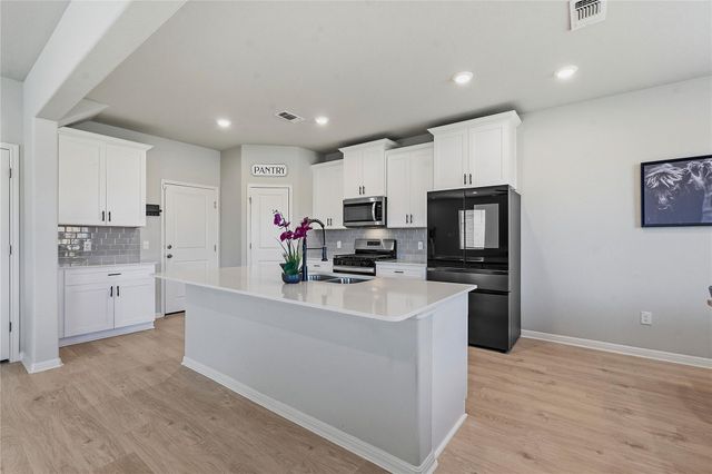 596 Backstays LOOP, Kyle, TX 78640