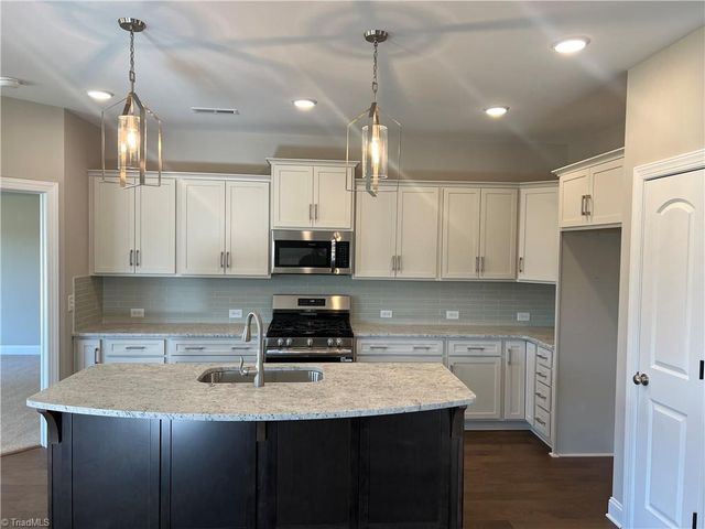 4240 Quartersaw Lane TH6, Clemmons, NC 27012