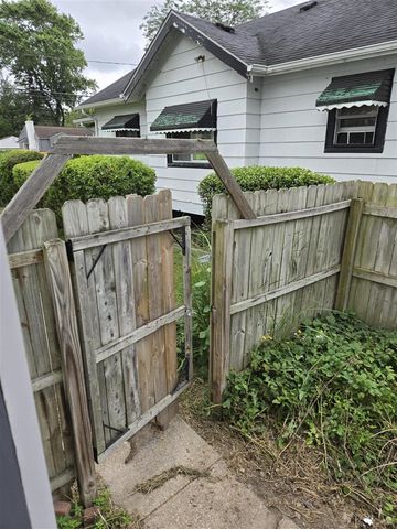 2419 Barnard Street, Saginaw, MI 48602