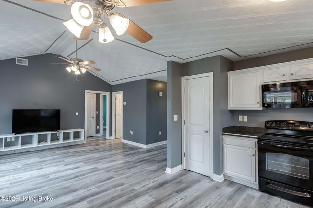 980 Tecumseh Dr, Shepherdsville, KY 40165