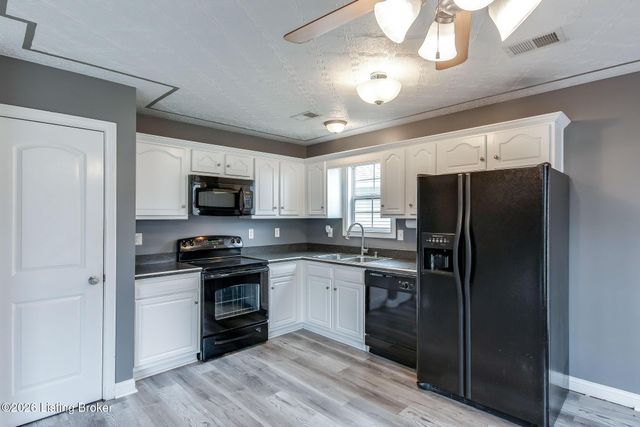 980 Tecumseh Dr, Shepherdsville, KY 40165