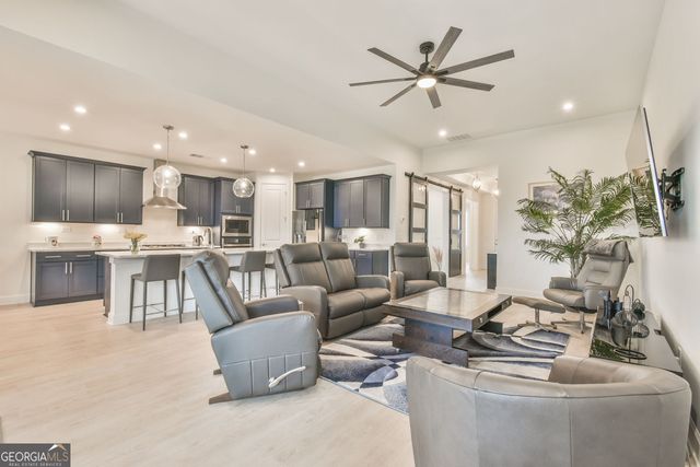 284 Pecks Court, Hoschton, GA 30548