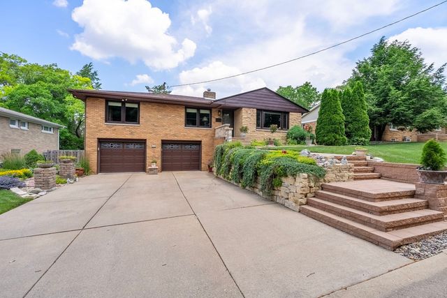 615 20TH Avenue Court, East Moline, IL 61244