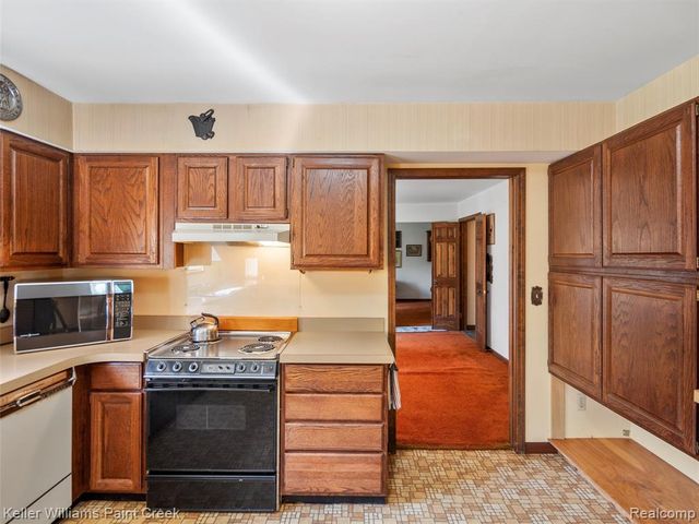 5500 Seymour Lake Road, Oxford, MI 48371
