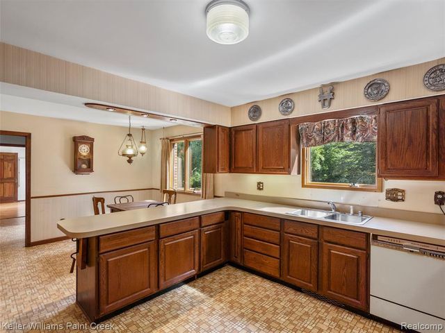 5500 Seymour Lake Road, Oxford, MI 48371