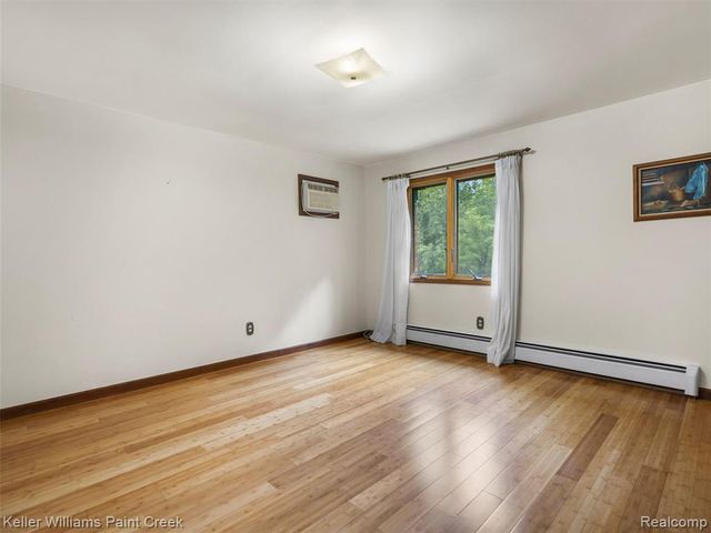 5500 Seymour Lake Road, Oxford, MI 48371