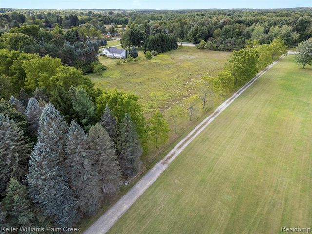 5500 Seymour Lake Road, Oxford, MI 48371