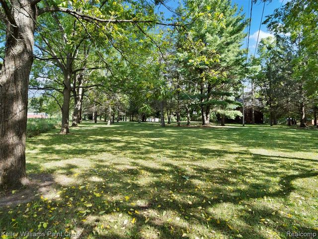 5500 Seymour Lake Road, Oxford, MI 48371