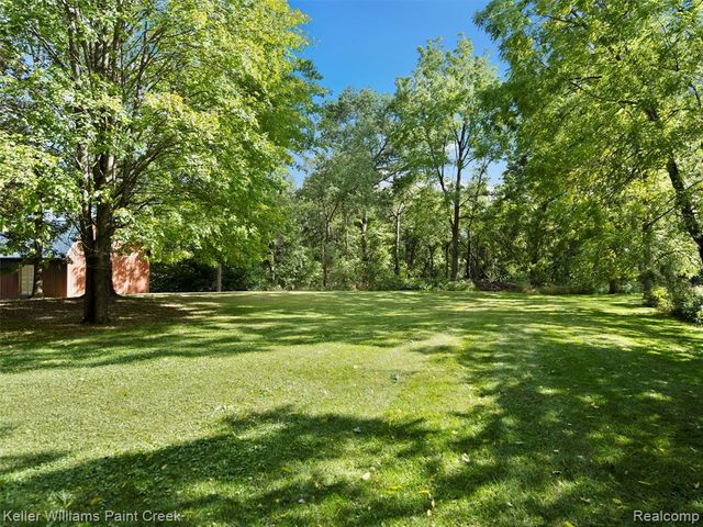 5500 Seymour Lake Road, Oxford, MI 48371