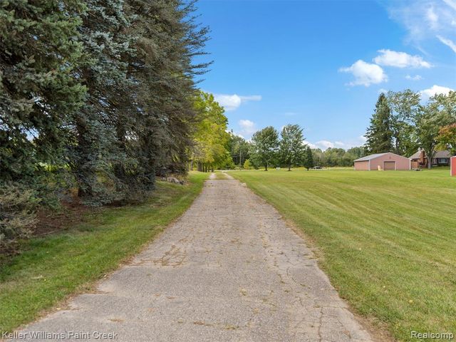 5500 Seymour Lake Road, Oxford, MI 48371