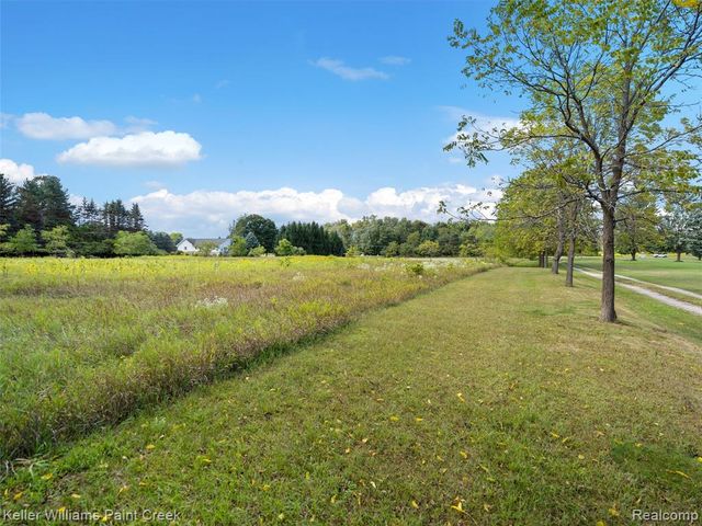 5500 Seymour Lake Road, Oxford, MI 48371