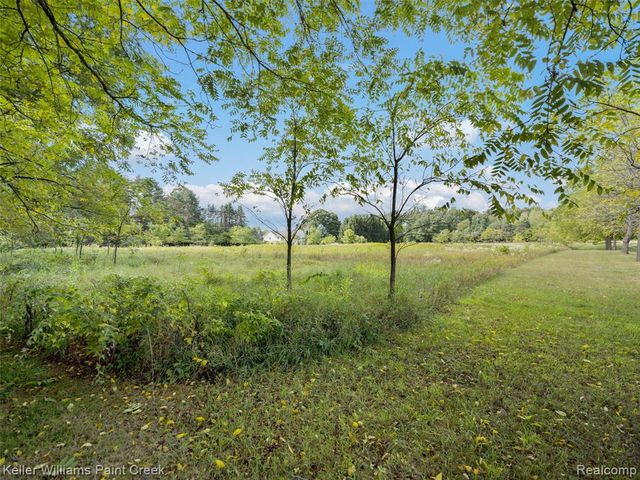 5500 Seymour Lake Road, Oxford, MI 48371