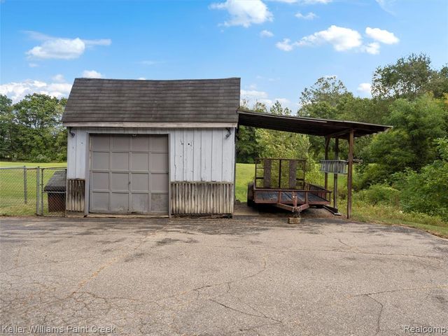 5500 Seymour Lake Road, Oxford, MI 48371