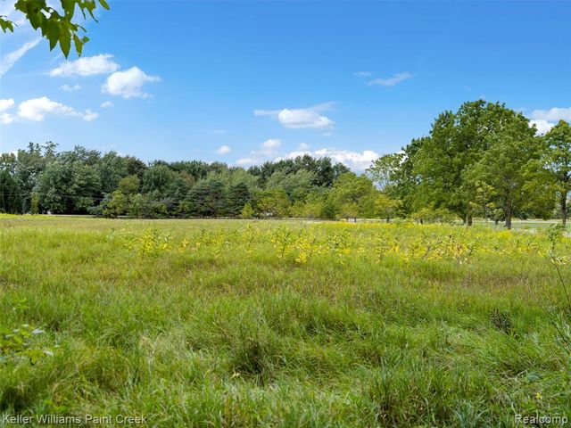 5500 Seymour Lake Road, Oxford, MI 48371