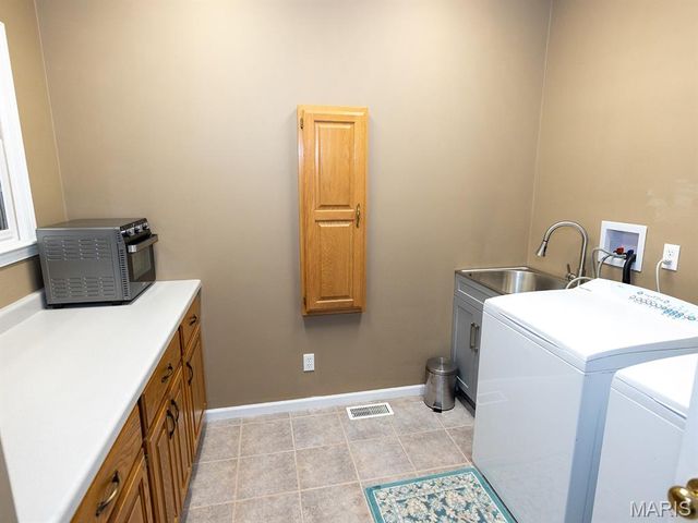 1889 Bay Avenue, Hannibal, MO 63401